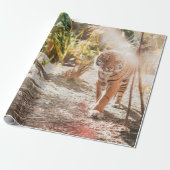 BROWN TIGER IN WALKING GESTURE GESCHENKPAPIER (Ungerollt)