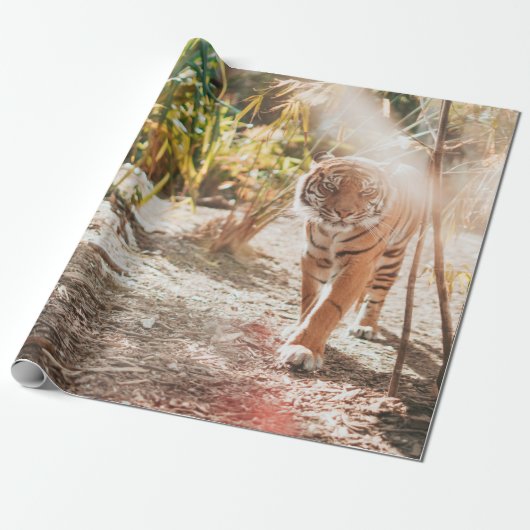BROWN TIGER IN WALKING GESTURE GESCHENKPAPIER (Ungerollt)
