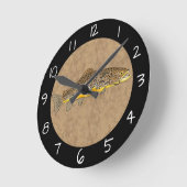 Brown Trout Fly Fishing Runde Wanduhr (Winkel)