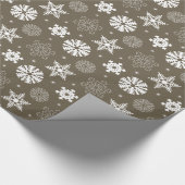 Brown u. weiße festliche Schneeflocken Geschenkpapier (Ecke)