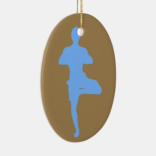 Brown und blaue Yoga-Baum-Pose Keramikornament (Rechts)