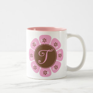 Brown und rosa Monogramm T Zweifarbige Tasse
