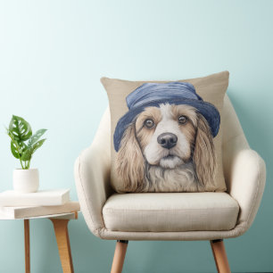 BROWN & WHITE SHAGGY HUND MIT BLAUEM HUT KISSEN