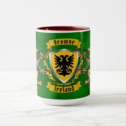 Browne Irish Shield & Griffins Personalisiert Tasse (Zentrum)