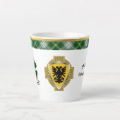 Browne Irish Shield & Tartan Personalisiert Milchtasse (Vorderseite)