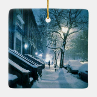 Brownstones bedeckt im Schnee Keramikornament