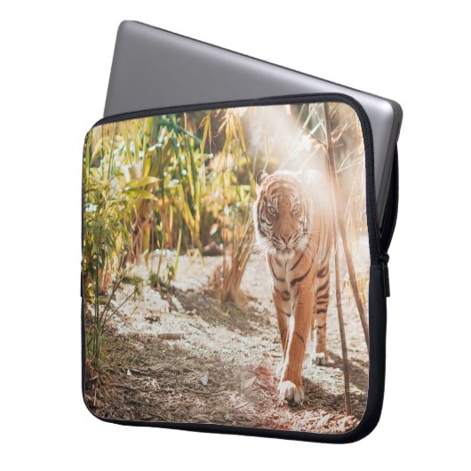 BROWTIGER IN WALKING GESTURE LAPTOPSCHUTZHÜLLE (Vorderseite Links)