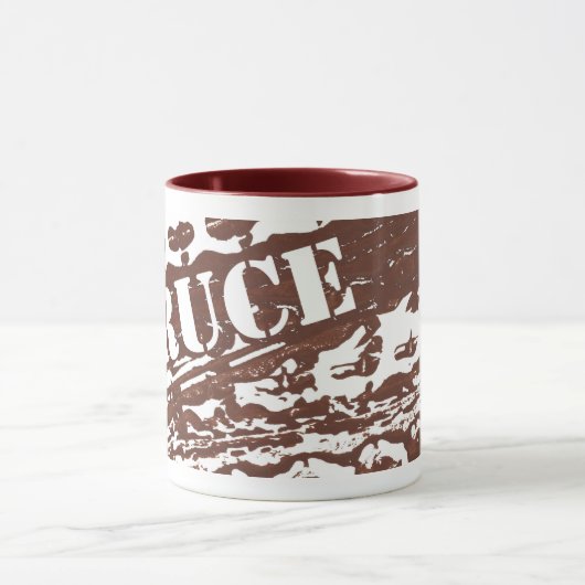 Bruce spürt Tasse auf (Zentrum)