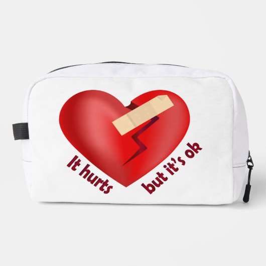 Brüchendes Herz geheilt mit Pflaster und Zitat zum Waschbeutel (Vorderseite)
