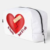 Brüchendes Herz geheilt mit Pflaster und Zitat zum Waschbeutel (Rechte Ecke)