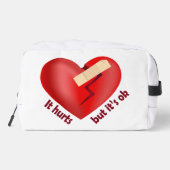 Brüchendes Herz geheilt mit Pflaster und Zitat zum Waschbeutel (Rückseite)