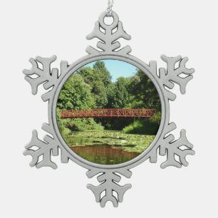 Brücke am Centennial Lake in Ellicott City Schneeflocken Zinn-Ornament