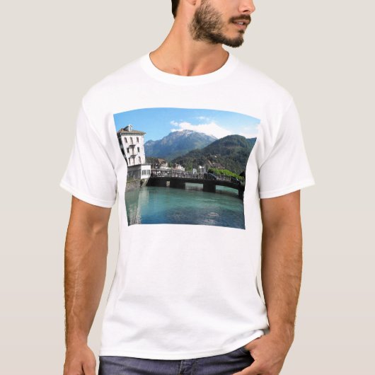 Brücke bei Interlaken in der Schweiz T-Shirt (Vorderseite)