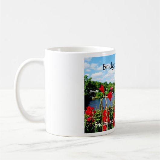 Brücke der Blumen, Shelburne Fälle, MA Kaffeetasse (Links)