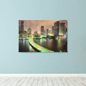 Brücke führt über die Wasserstraße ins Zentrum von Leinwanddruck (Insitu (Holzboden))