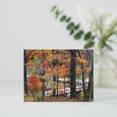 Brücke im Herbst mit herbstlichen Baumblättern / L Postkarte (Stehend Vorderseite)