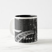 Brücke im Speicherstadt Hamburg, c.1910 Zweifarbige Tasse (Vorderseite Links)