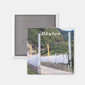 Brücke mit buddhistischen Gebetsfahnen - Bhutan Magnet (Vorderseite/Rückseite)