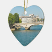 Brücke über dem Fluss die Seine in Paris, Keramikornament (Links)