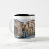 Brücke über einem Kanal, Canal Grande, Venedig, Zweifarbige Tasse (Vorderseite Links)