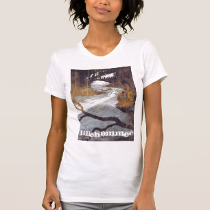 Brücke über einen gefrorenen Bach von Alexandra Co T-Shirt
