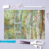 Brücke über einen Teich der Wasserlilien von Claud Seidenpapier (Handwerk)