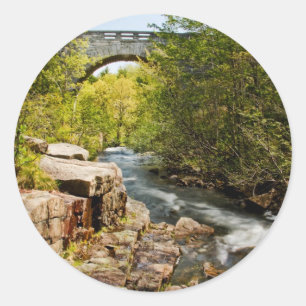 Brücke über Fluss Runder Aufkleber