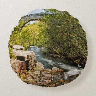 Brücke über Fluss Rundes Kissen