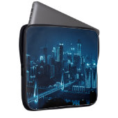 Brücke und städtische Architektur in der Nacht in  Laptopschutzhülle (Vorne Rechts)