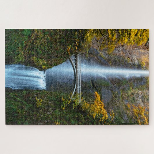 Brücke und Wasserfall in einem Wald Puzzle (Horizontal)