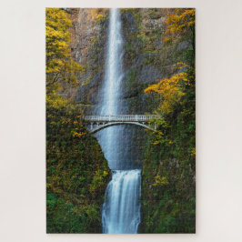 Brücke und Wasserfall in einem Wald Puzzle