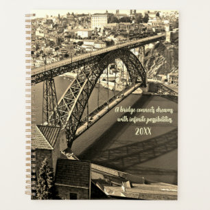 Brücke von Porto über den Douro-Fluss, Portugal, S Planer