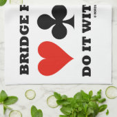 Brücken-Partner tun es mit Finesse (Karten-Anzüge) Geschirrtuch (Gefaltet)