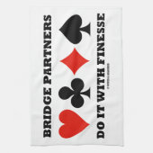 Brücken-Partner tun es mit Finesse (Karten-Anzüge) Geschirrtuch (Vertikal)