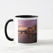 Brücken über den Arno bei Sonnenuntergang, Tasse (Links)