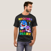 Bruder des Baby Shark Geburtstag Bruderhai T-Shirt (Vorne ganz)