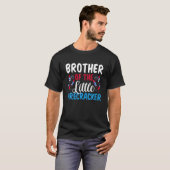 Bruder des kleinen Firecracker 4. Juli Amer T-Shirt (Vorne ganz)