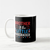 Bruder des kleinen Firecracker Shirts 4. Juli Kaffeetasse (Links)