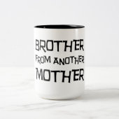 Bruder einer anderen Mutter Zweifarbige Tasse (Mittel)
