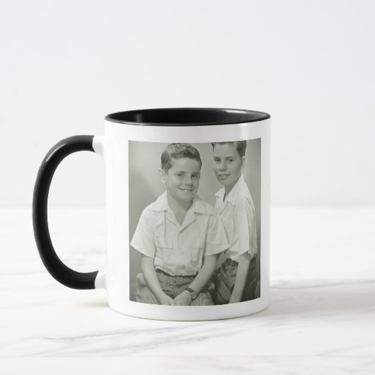 Brüder im Studio Tasse (Links)