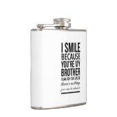 Bruder lächelt lustige Geschenke für Brüder großen Flachmann (Rechts)