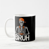 Bruh Gamer Skeleton Halloween Video Game Controlle Kaffeetasse (Links)