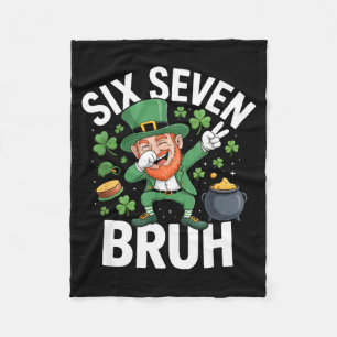Bruh St. Patricks Day sechs sieben Kobold Meme 67 Fleecedecke