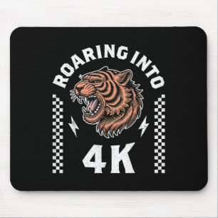 Brüllend in 4k Tiger Zurück zur Schule Kind Ich bi Mousepad