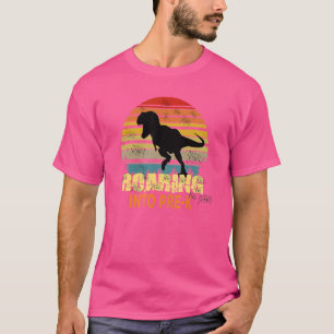 Brüllend in die Vorschule Dinosaurier Rückkehr zur T-Shirt