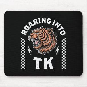 Brüllend in Tk Brüllender Tiger Zurück zur Schule Mousepad
