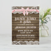 Brunch Bubbly Barn Wood and Bows Baby Dusche Einladung (Stehend Vorderseite)