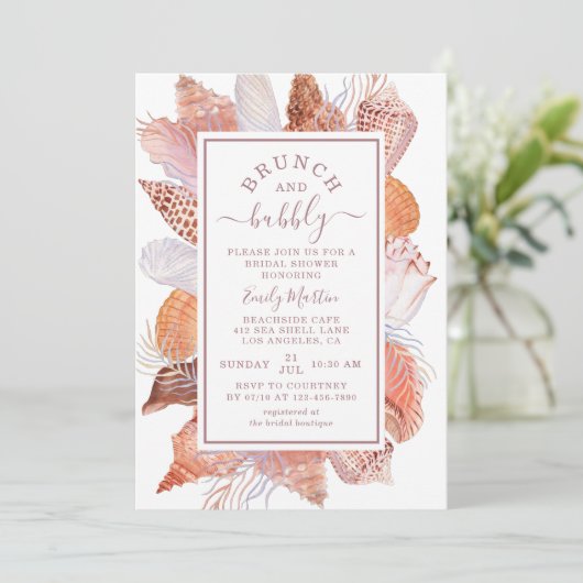Brunch & Bubbly Beach Seashells Brautparty Einladung (Stehend Vorderseite)