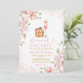 Brunch & Bubbly Pink Blumenwein Brautparty Einladung (Stehend Vorderseite)