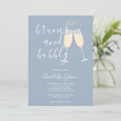 Brunch und Bubbly QR-Code Dusty Blue Brautparty Einladung (Stehend Vorderseite)